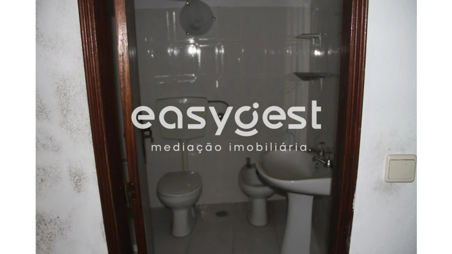 Moradia T2 para Venda em Candosa Foto 9