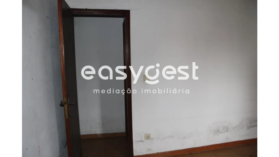 Moradia T2 para Venda em Candosa Foto 12