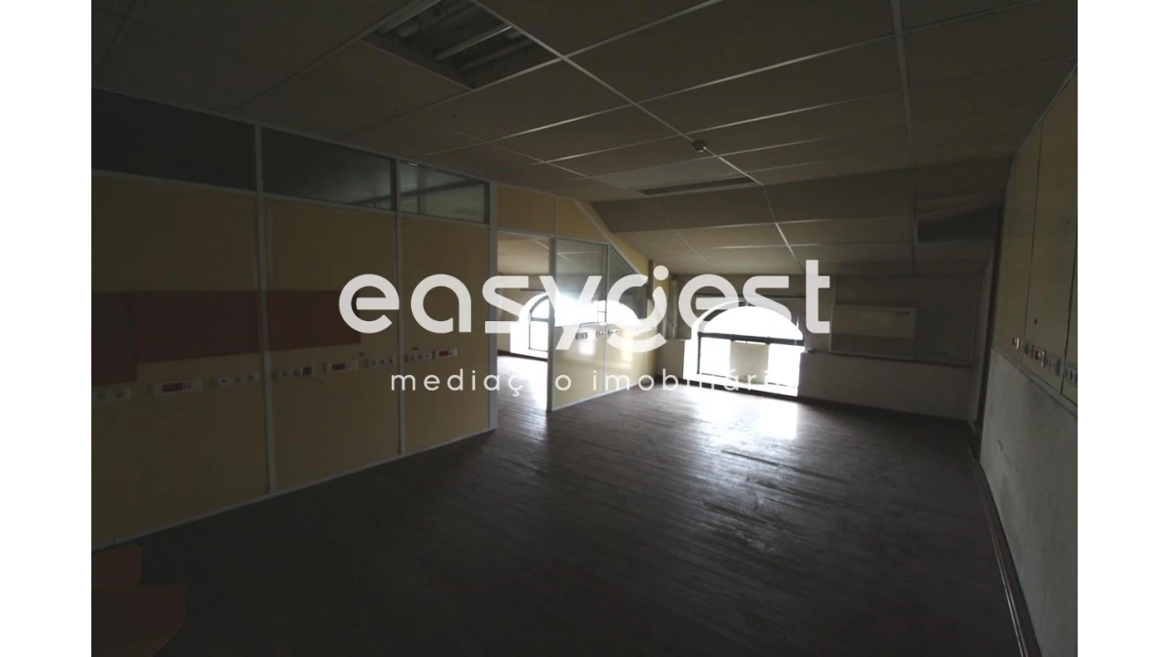 Escritório para Venda em Taveiro, Ameal e Arzila Foto 5