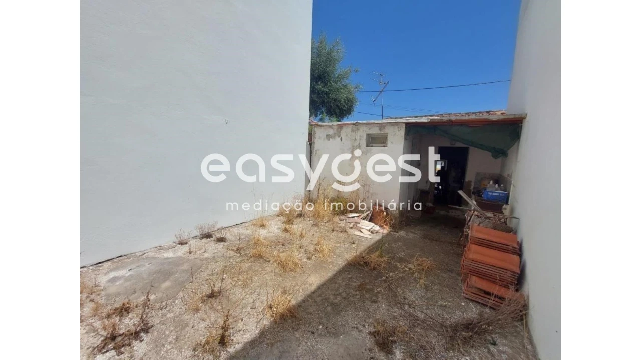 Moradia T1 para Venda em Santa Cruz Foto 3