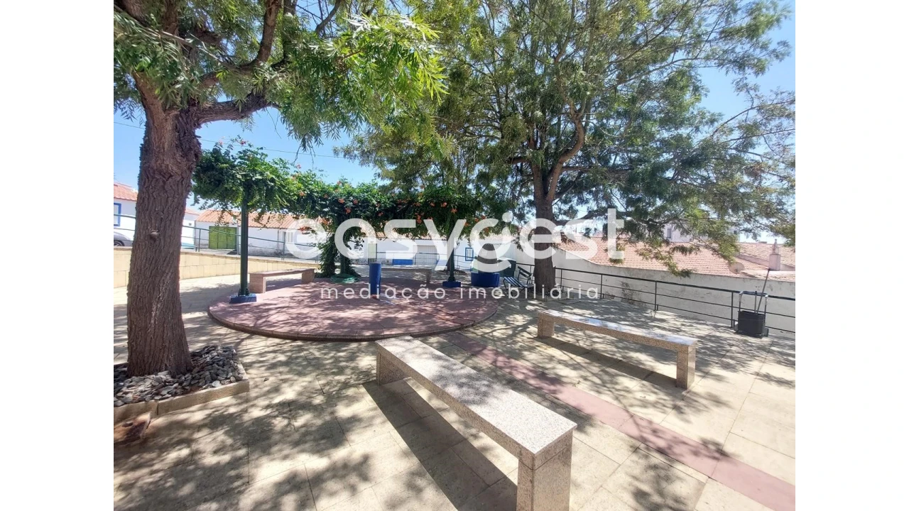 Moradia T1 para Venda em Santa Cruz Foto 18