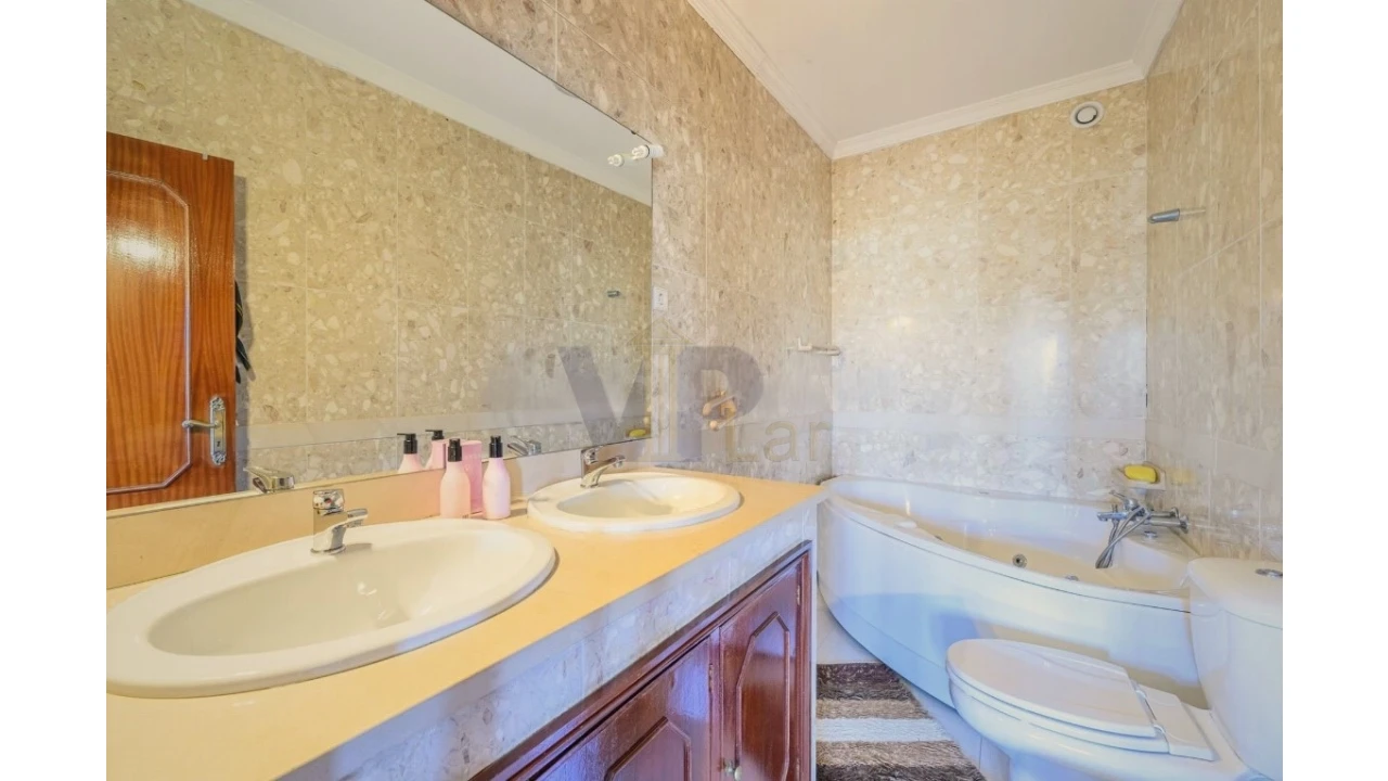 Moradia T3 para Venda em Lordelo do Ouro e Massarelos Foto 12