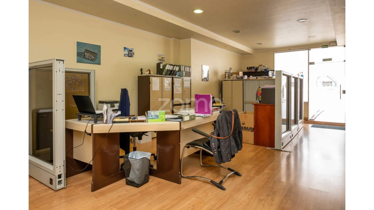 Negócio para Venda em Sacavém e Prior Velho Foto 1