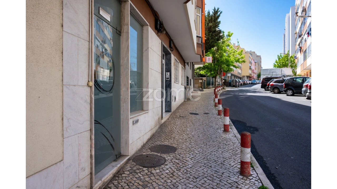 Negócio para Venda em Sacavém e Prior Velho Foto 18