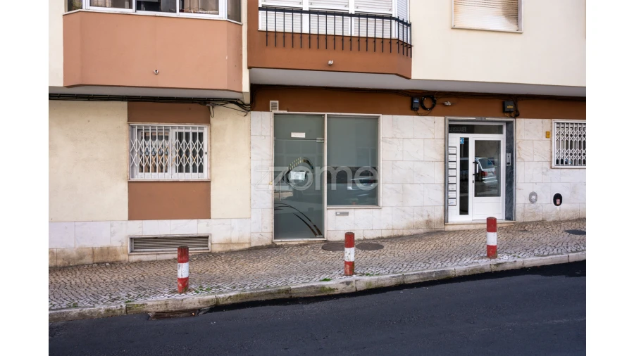 Negócio para Venda em Sacavém e Prior Velho Foto 2