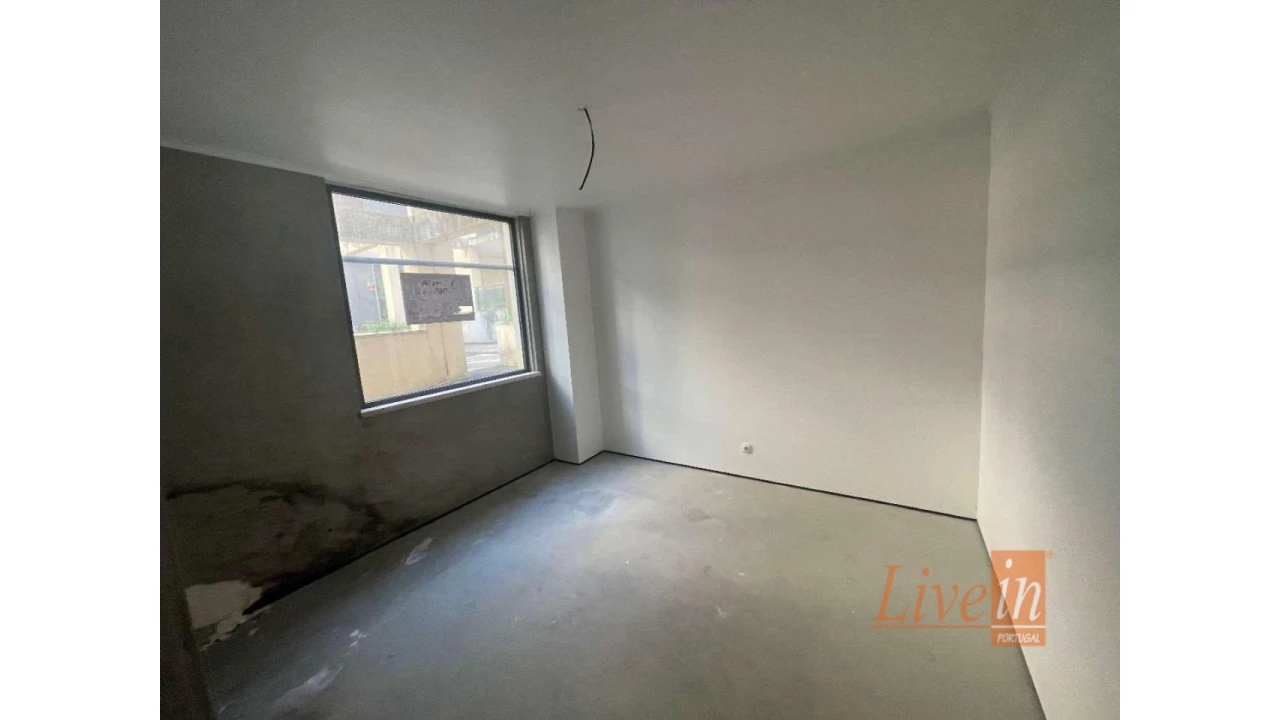 Loja para Venda em Santo António dos Cavaleiros e Frielas Foto 5