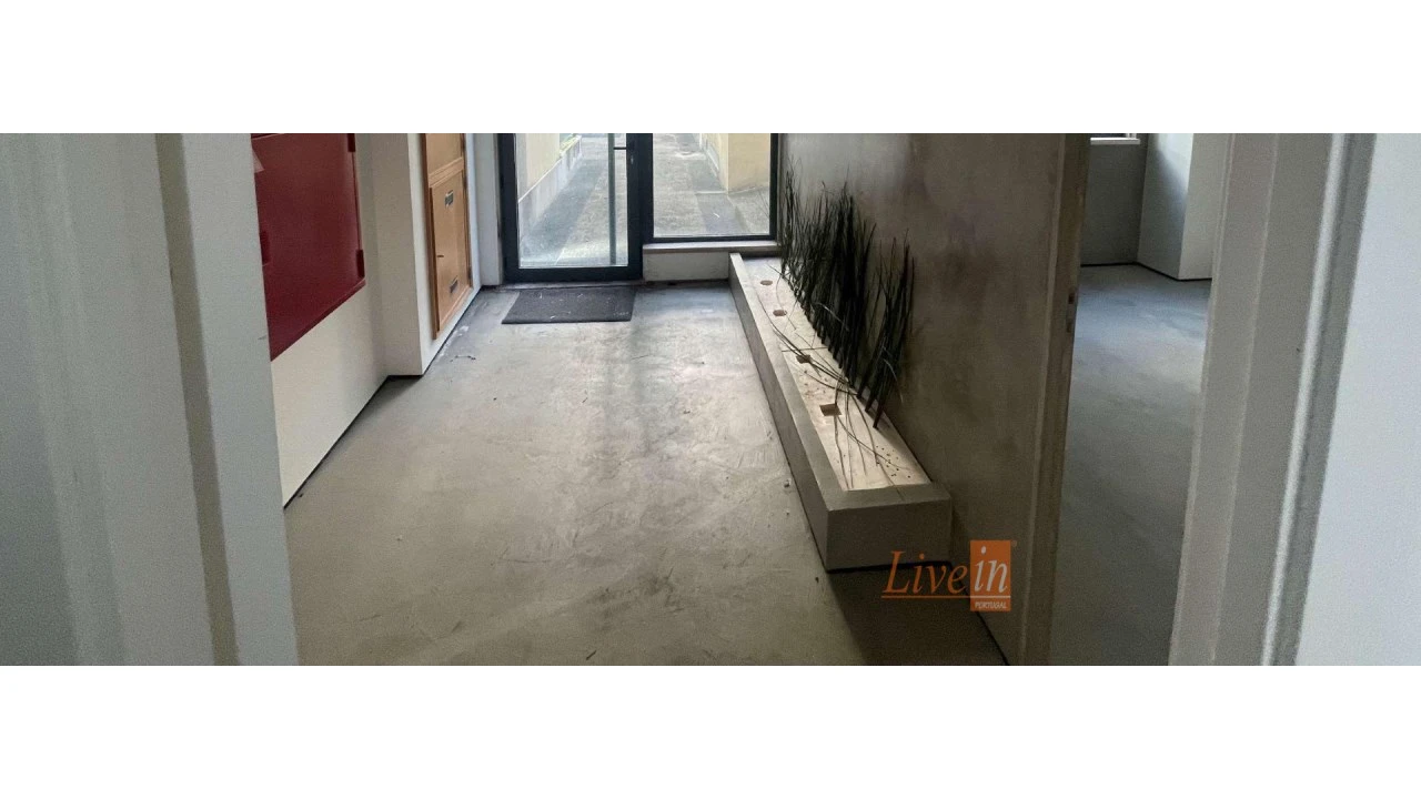 Loja para Venda em Santo António dos Cavaleiros e Frielas Foto 7