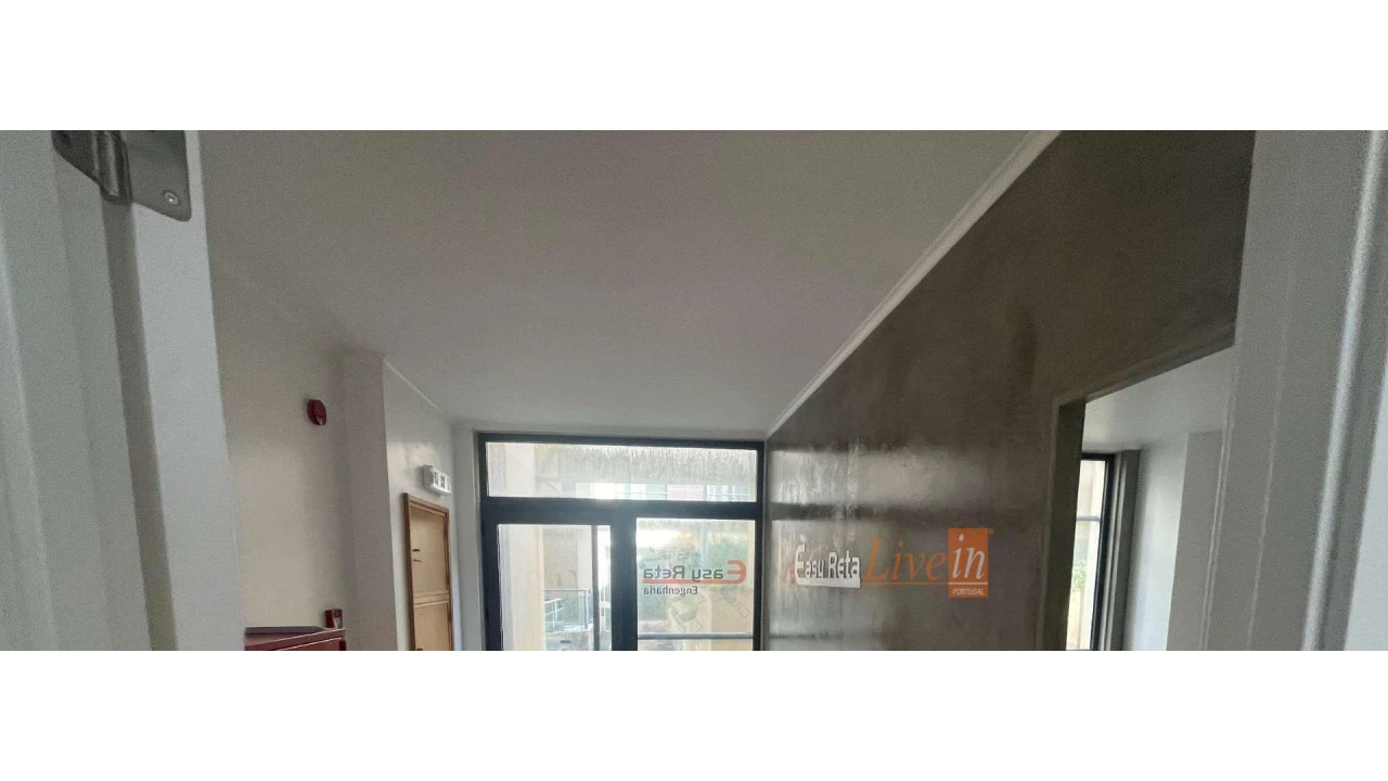 Loja para Venda em Santo António dos Cavaleiros e Frielas Foto 8