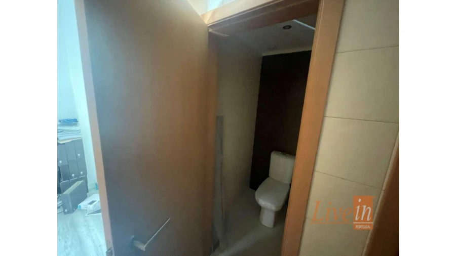 Loja para Venda em Santo António dos Cavaleiros e Frielas Foto 6