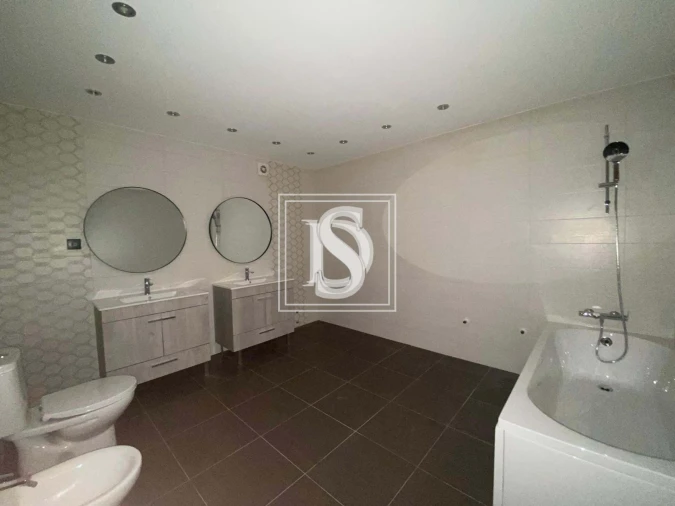 Moradia T7 para Venda em Bidoeira de Cima Foto 23