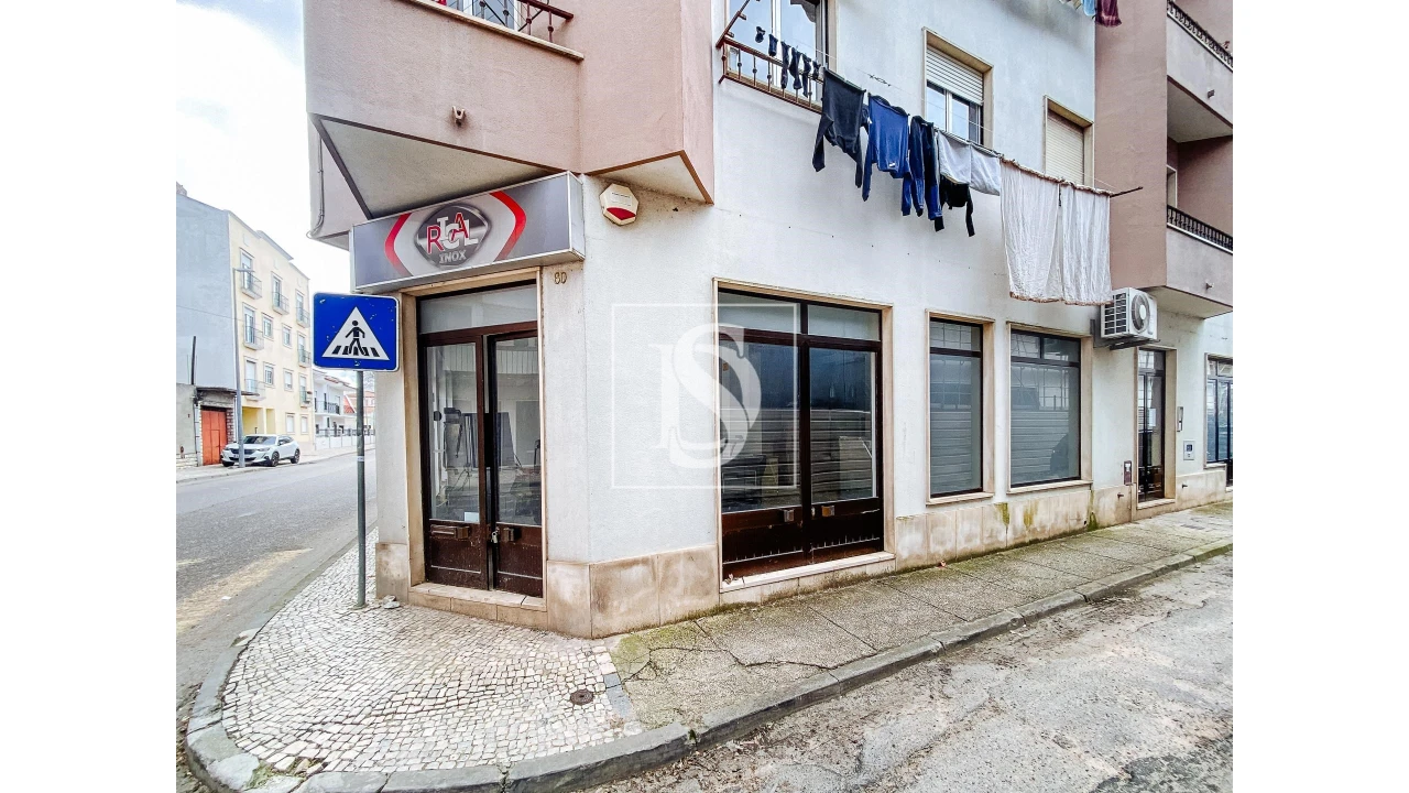 Negócio para Venda em Almeirim Foto 1