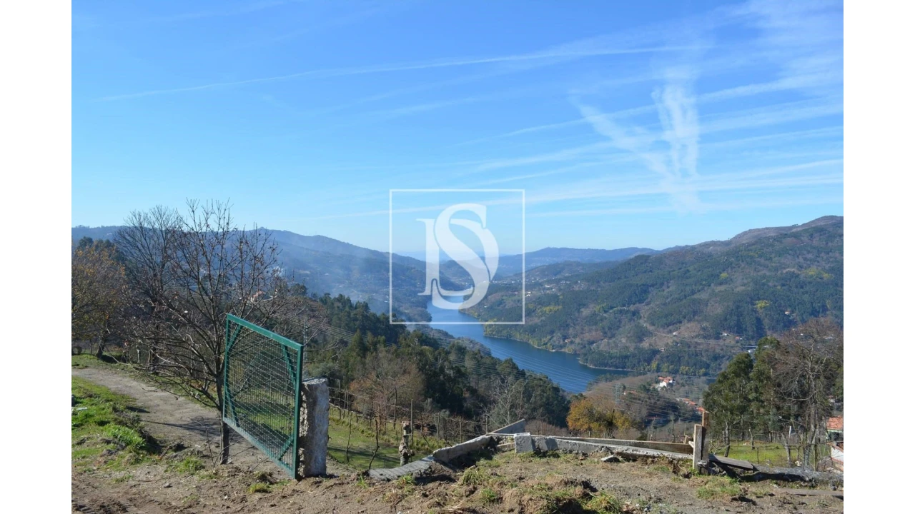 Terreno para Venda em Caniçada e Soengas Foto 1
