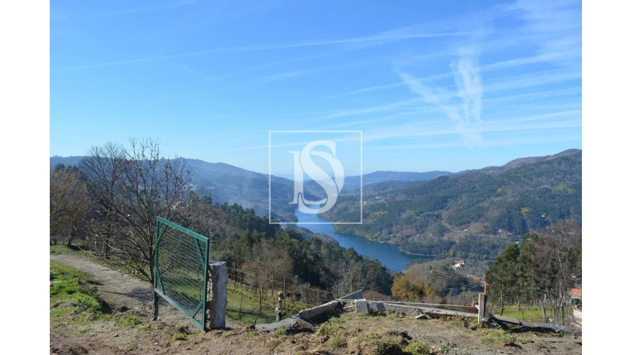 Terreno para Venda em Caniçada e Soengas Foto 1