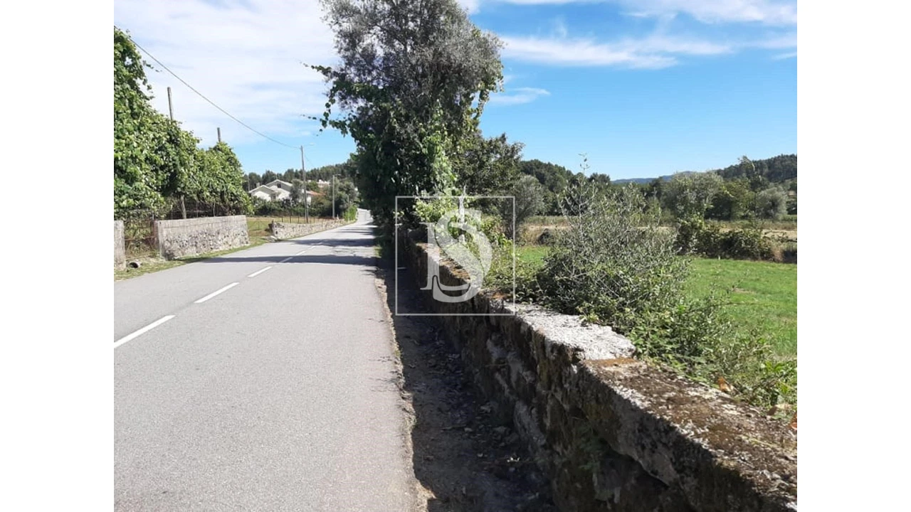 Terreno para Venda em Anissó e Soutelo Foto 3