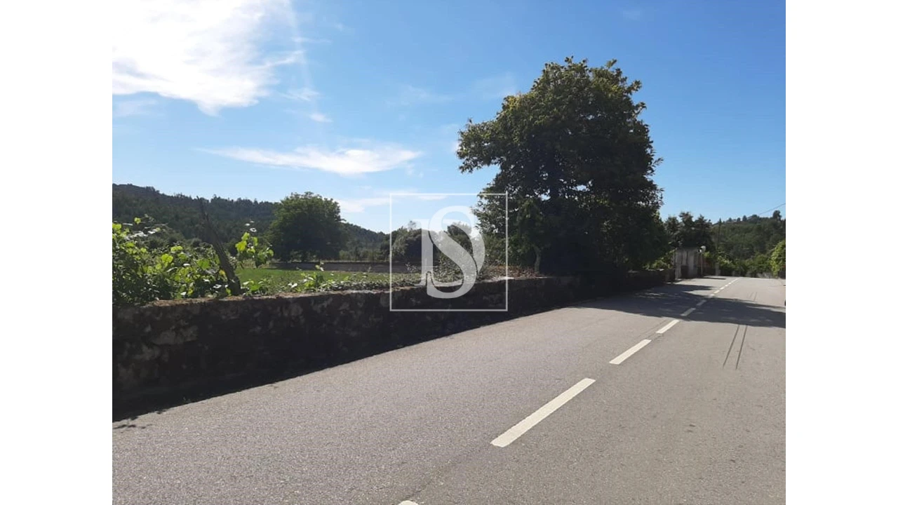 Terreno para Venda em Anissó e Soutelo Foto 2