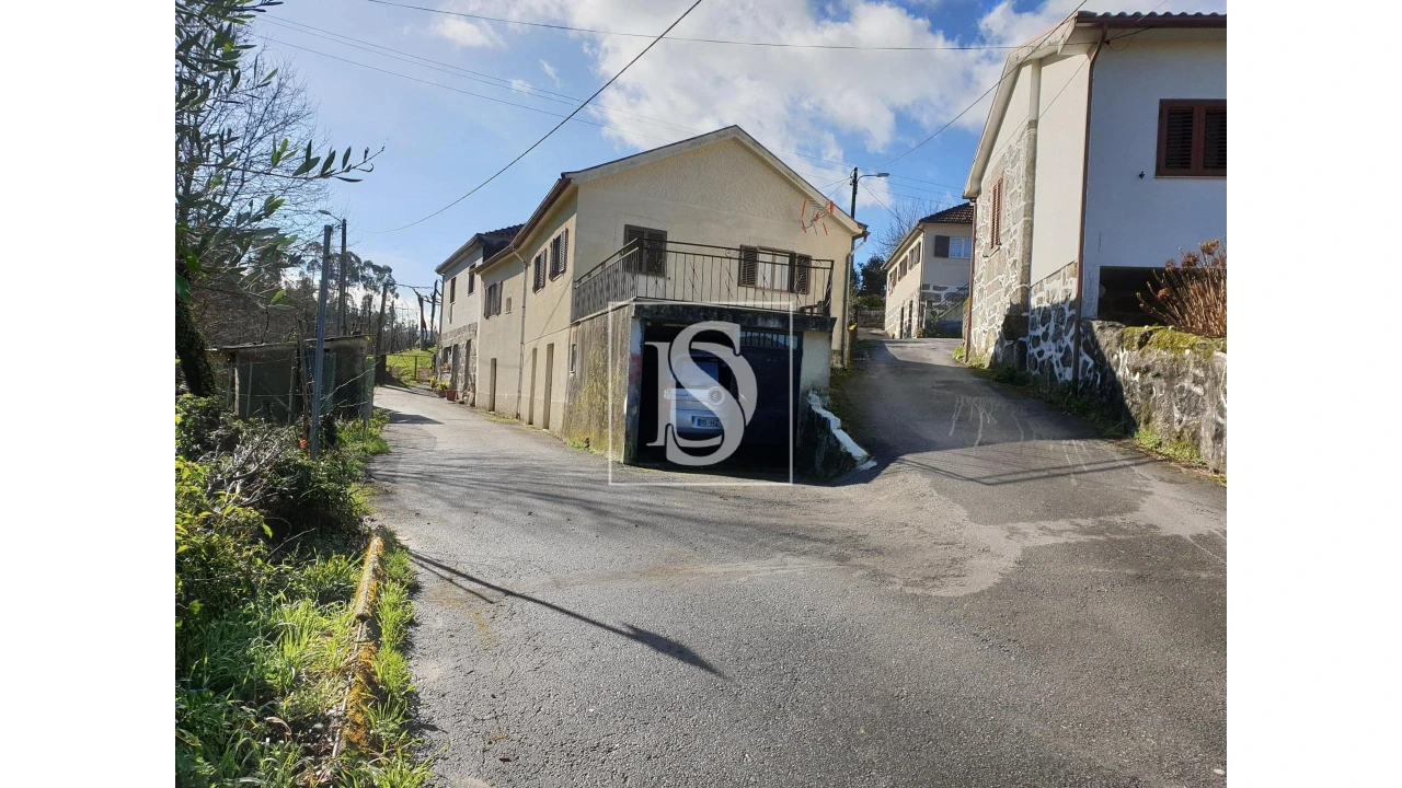 Moradia T3 para Venda em Mosteiro Foto 2