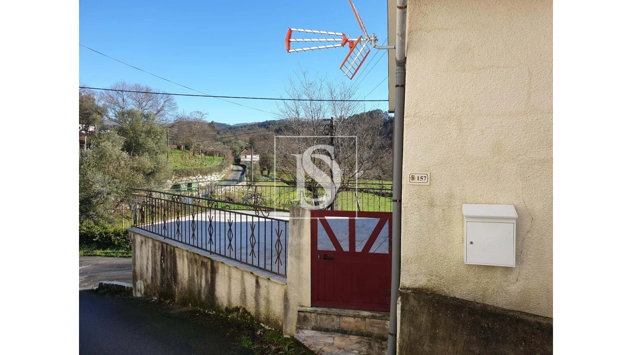 Moradia T3 para Venda em Mosteiro Foto 1