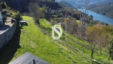 Terreno para Venda em Santa Clara de Louredo