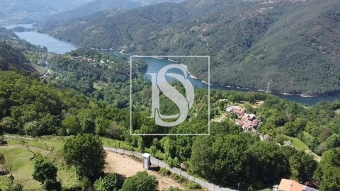 Moradia T5 para Venda em Santa Clara de Louredo