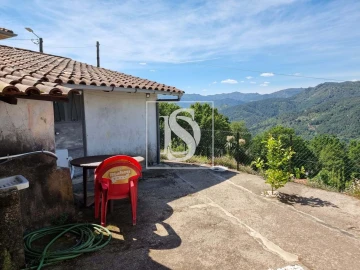 Moradia T5 para Venda em Santa Clara de Louredo