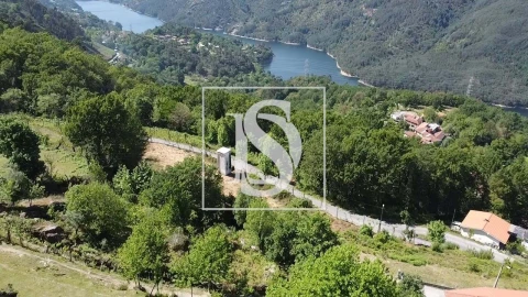 Moradia T5 para Venda em Santa Clara de Louredo