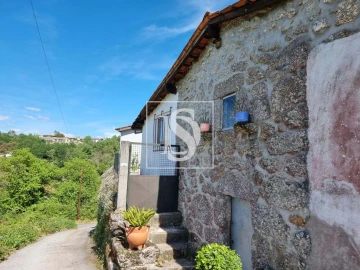 Moradia T5 para Venda em Santa Clara de Louredo