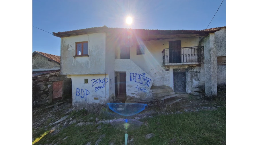 Moradia T2 para Venda em Ruivães e Campos