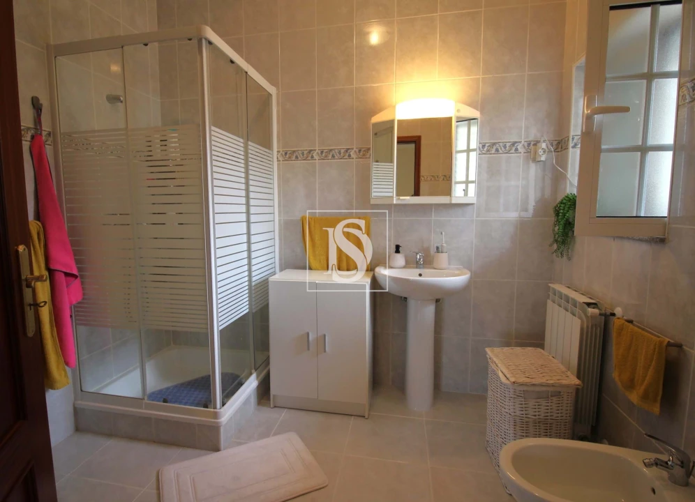 Moradia T4 para Venda em Orgens Foto 15