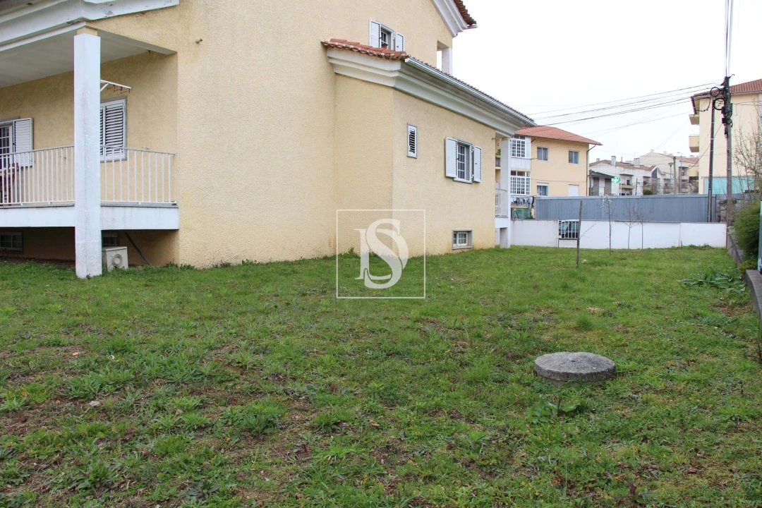 Moradia T4 para Venda em Orgens Foto 24