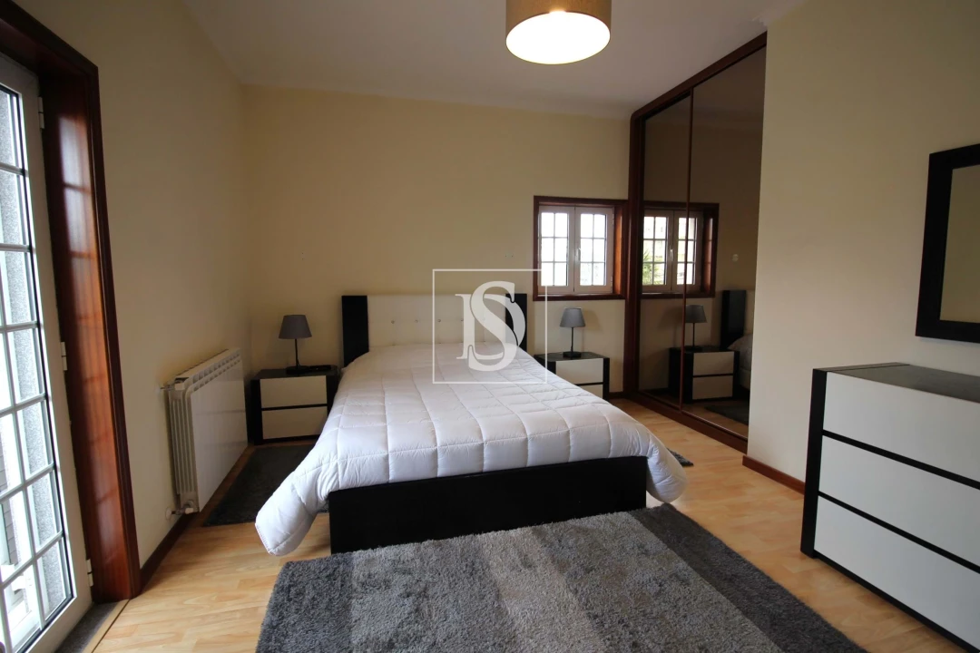 Moradia T4 para Venda em Orgens Foto 14