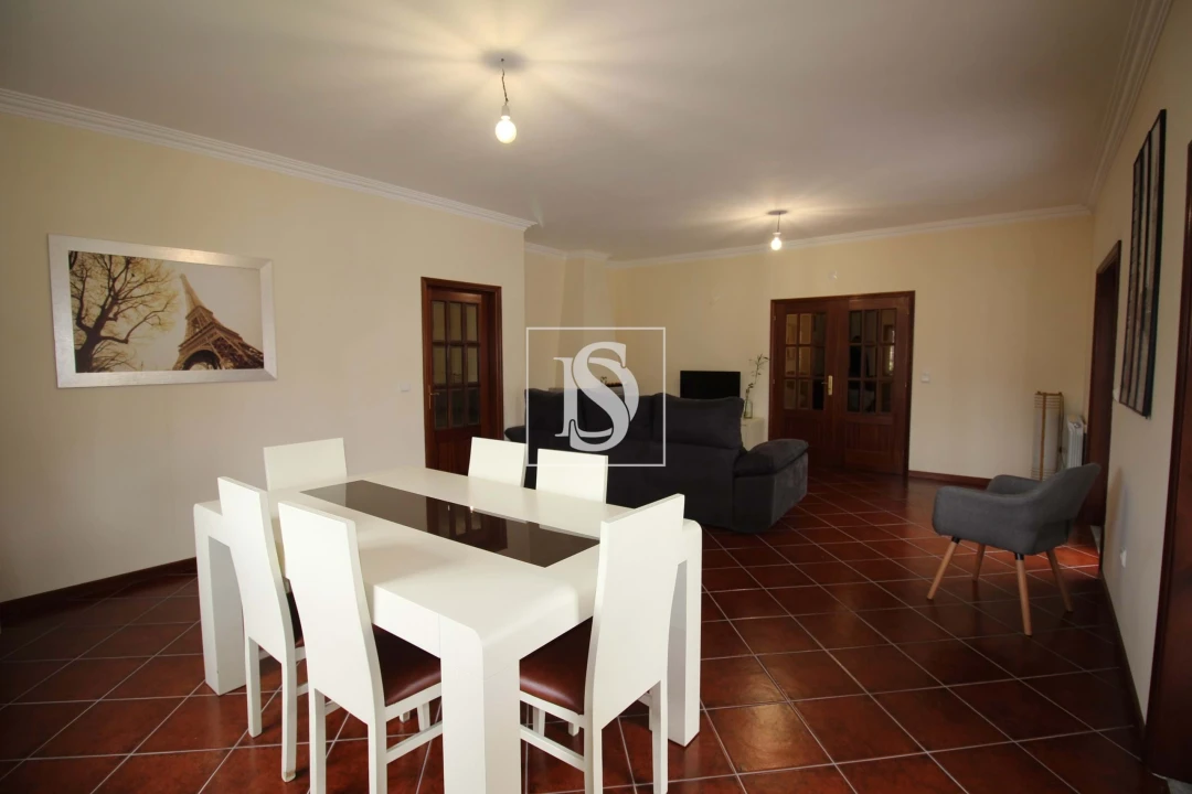 Moradia T4 para Venda em Orgens Foto 6