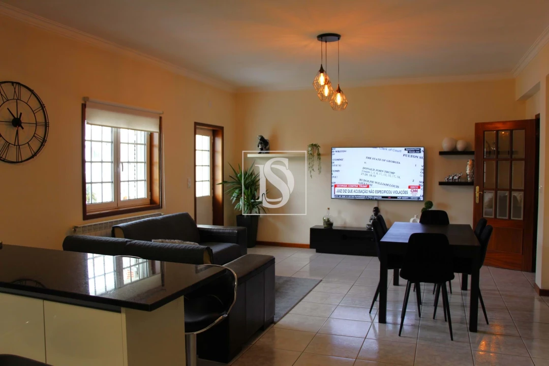 Moradia T4 para Venda em Orgens Foto 3