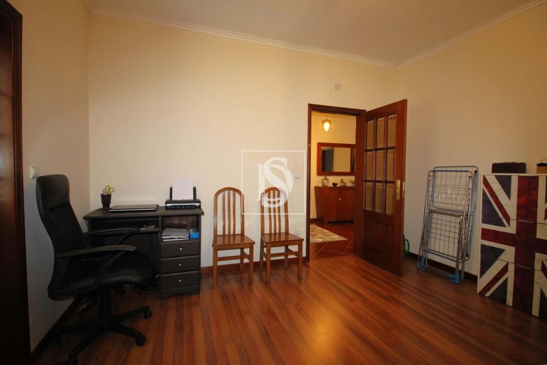 Moradia T4 para Venda em Orgens Foto 9