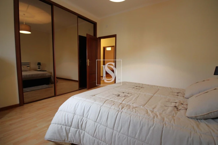 Moradia T4 para Venda em Orgens Foto 10