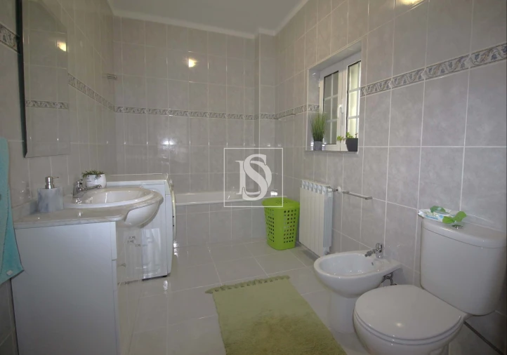 Moradia T4 para Venda em Orgens Foto 17