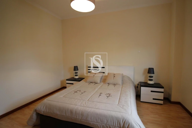 Moradia T4 para Venda em Orgens Foto 12