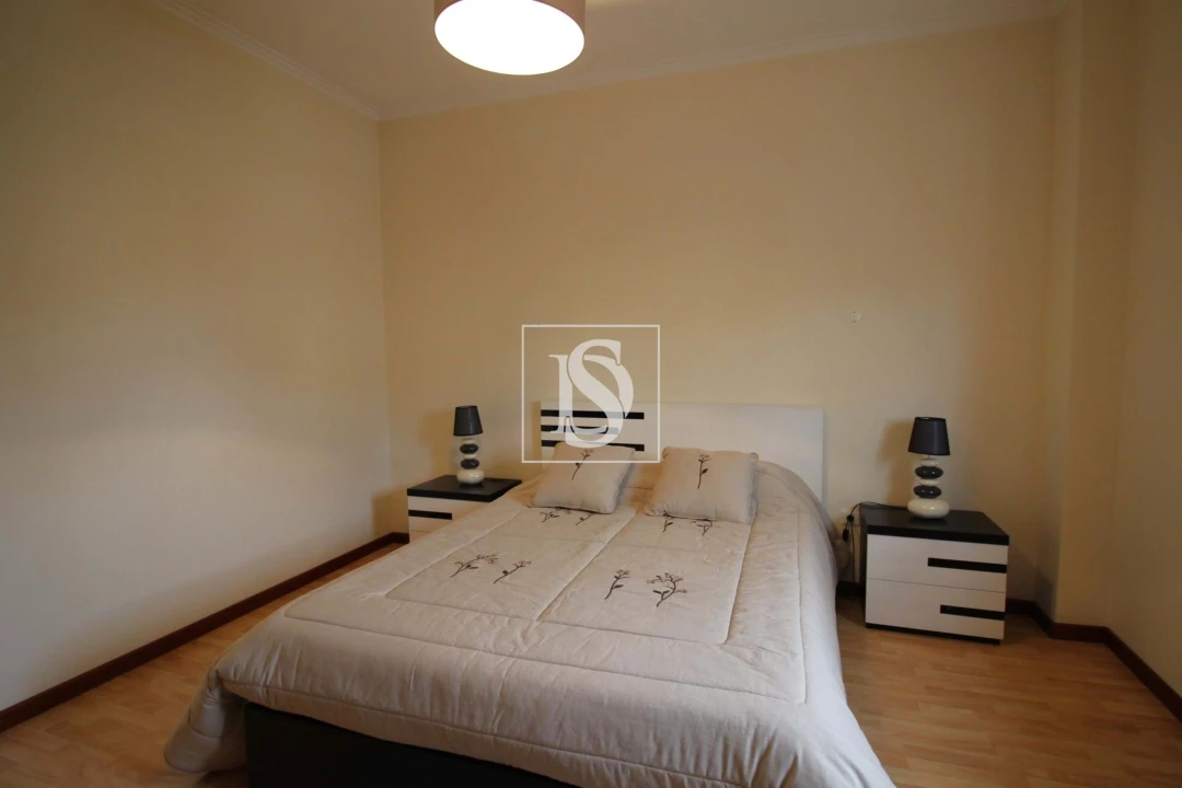 Moradia T4 para Venda em Orgens Foto 12