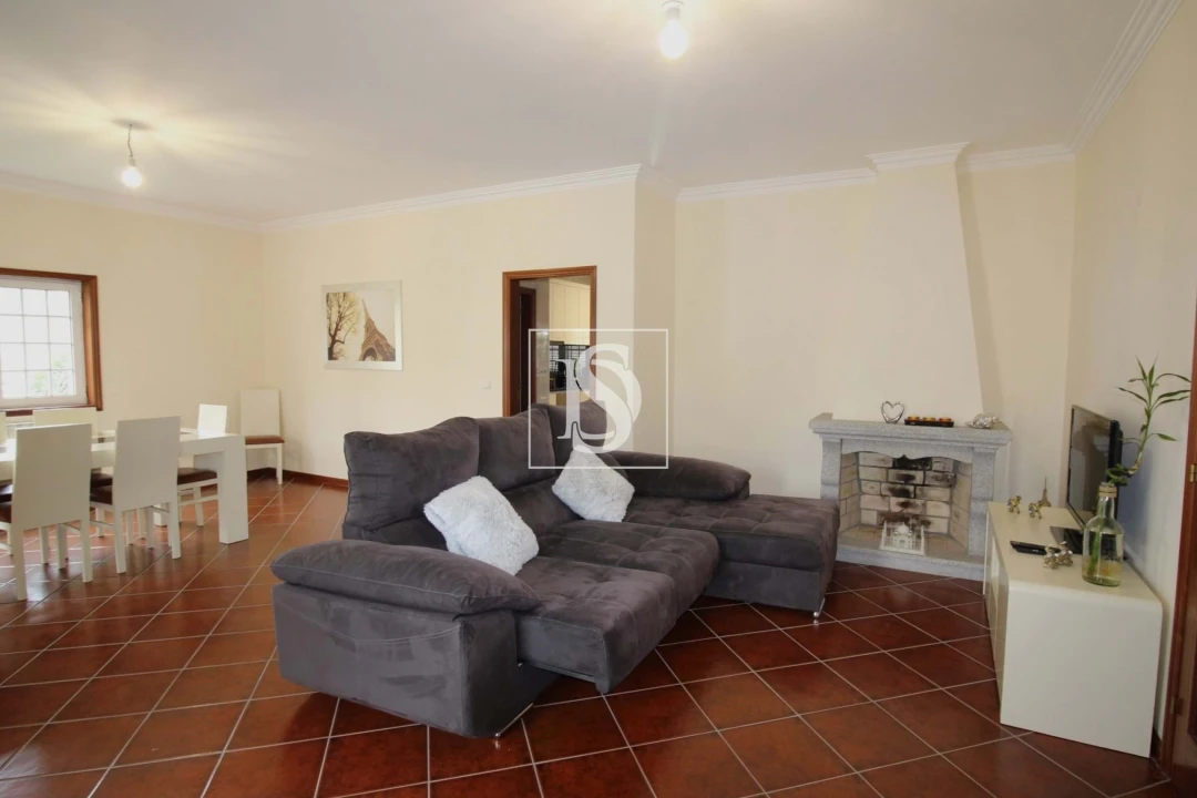 Moradia T4 para Venda em Orgens Foto 7