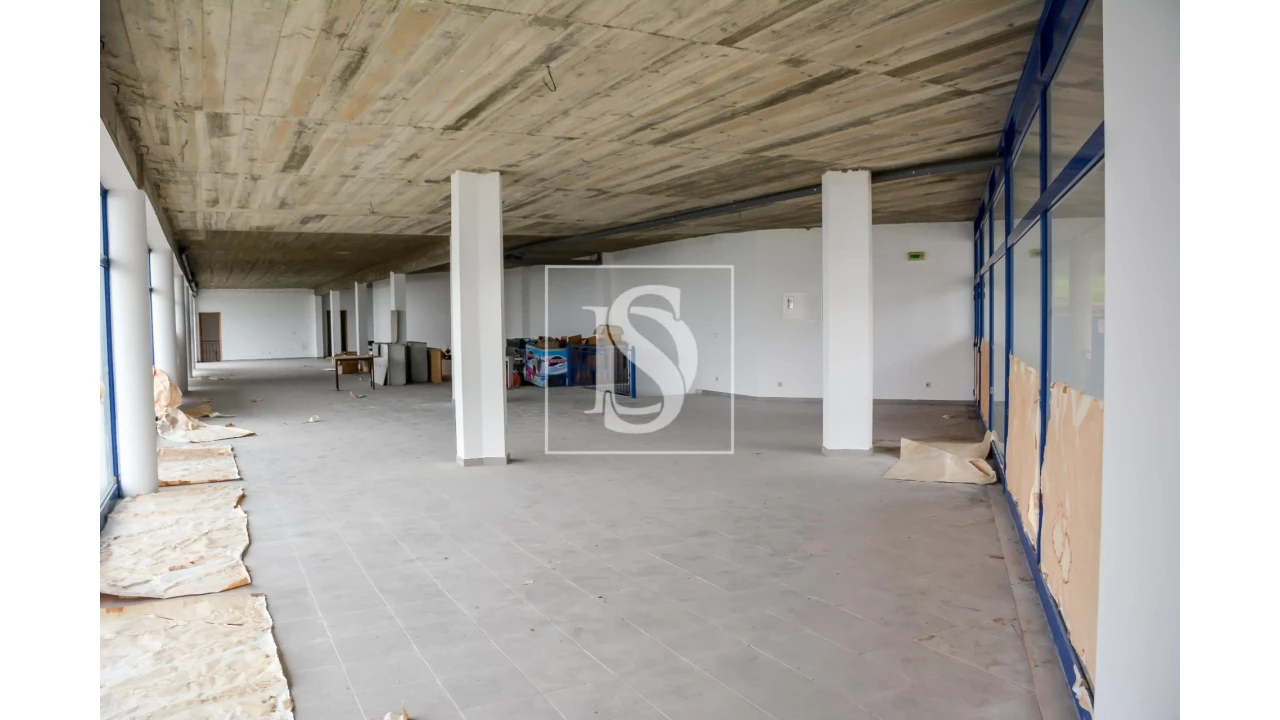 Armazém para Venda em São Pedro de Tomar Foto 2