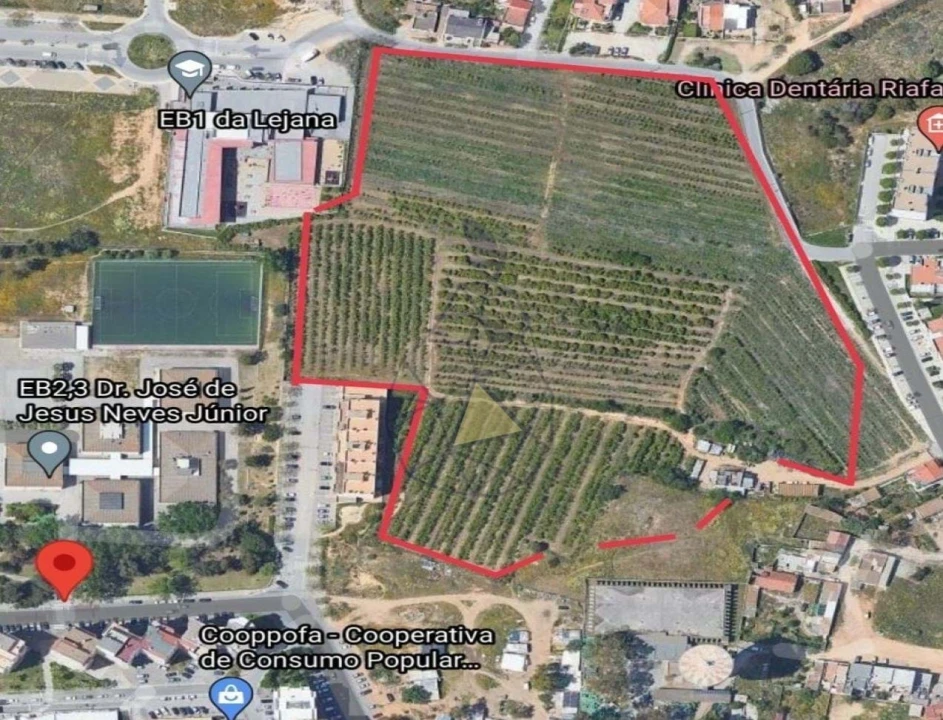 Terreno para Venda em Faro (Sé e São Pedro) Foto 1