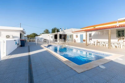 Moradia T10 para Venda em Silves