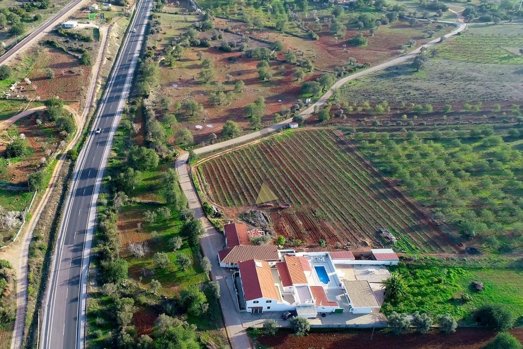 Moradia T10 para Venda em Silves Foto 2
