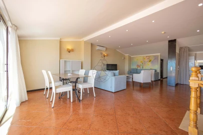 Apartamento T3 para Venda em Albufeira e Olhos de Água
