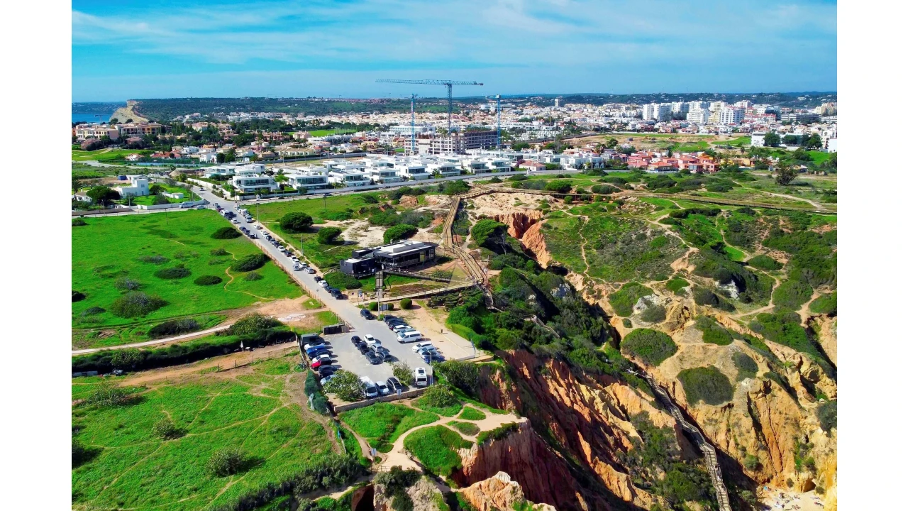 Terreno para Venda em Lagos (São Sebastião e Santa Maria) Foto 1