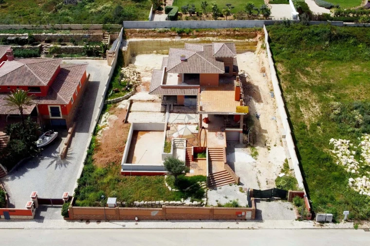 Moradia T4 para Venda em Lagos (São Sebastião e Santa Maria) Foto 3