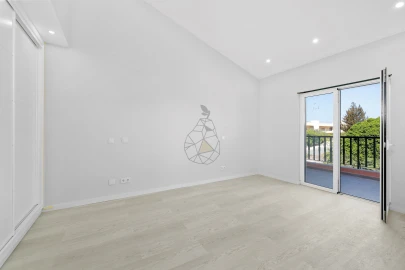 Moradia T3 para Venda em Estômbar e Parchal