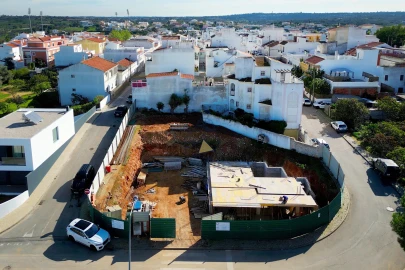 Moradia T3 para Venda em Estômbar e Parchal