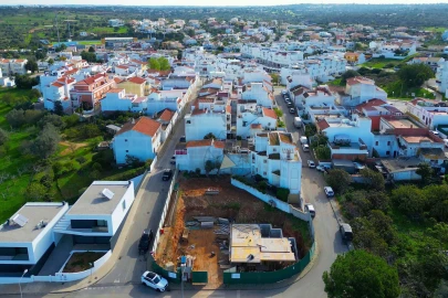 Moradia T3 para Venda em Estômbar e Parchal
