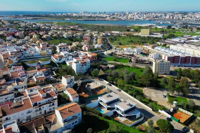 Moradia T3 para Venda em Estômbar e Parchal