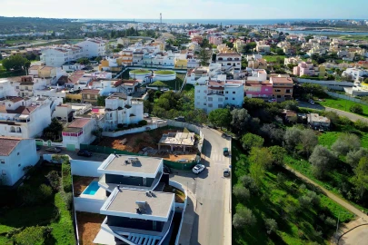 Moradia T3 para Venda em Estômbar e Parchal